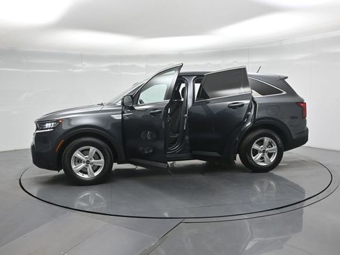 Used 2023 Kia Sorento LX image 38