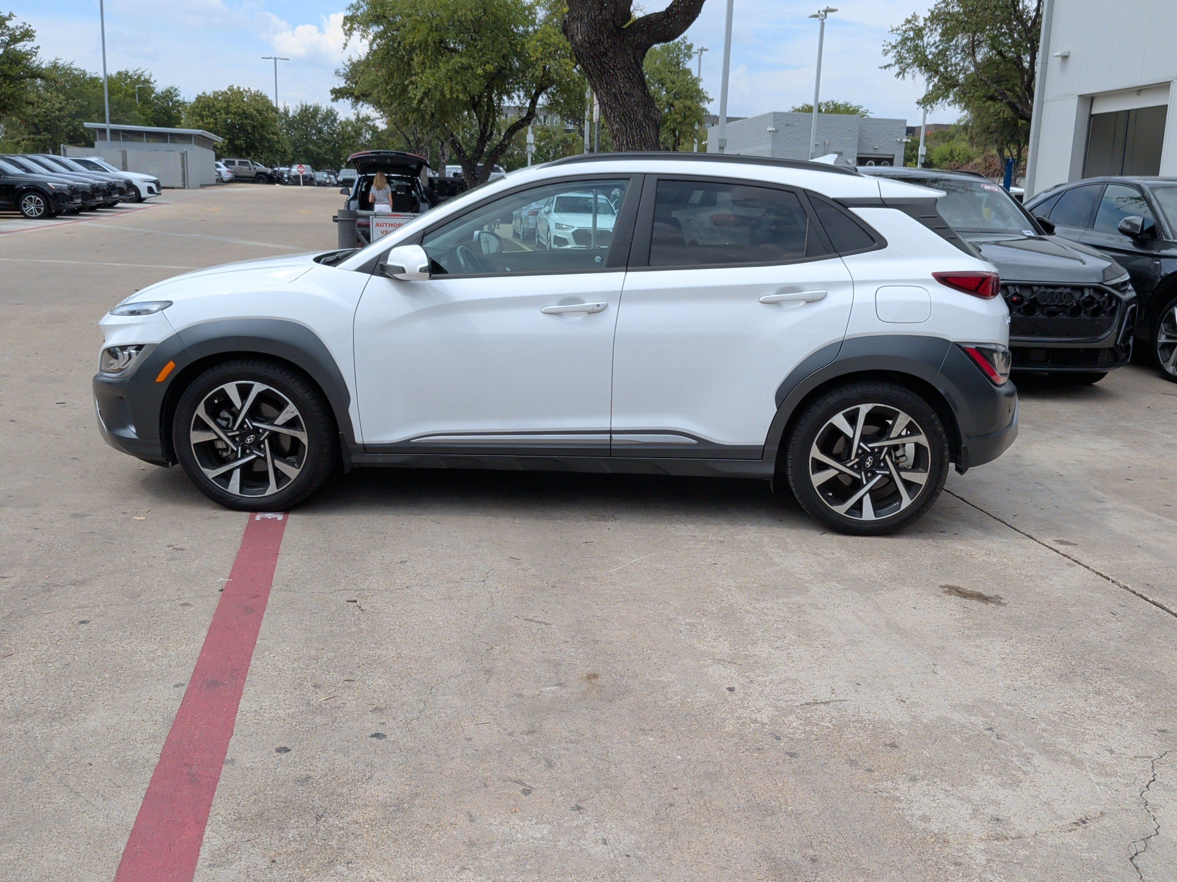 Used 2022 Hyundai Kona Limited FWD image 7