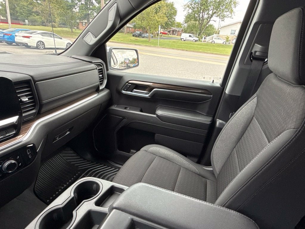 Used 2024 Chevrolet Silverado 1500 LT AWD/4WD image 15