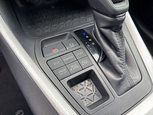 Used 2020 Toyota RAV4 XLE image 24