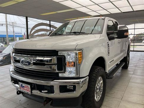 Used 2017 Ford F350 XLT w/ XLT Premium Package AWD/4WD image 3