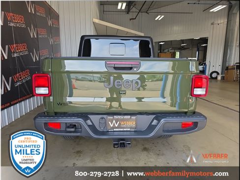 Used 2023 Jeep Gladiator Sport AWD/4WD image 5