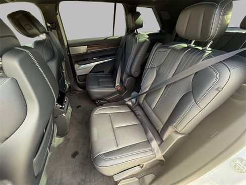 New 2026 Cadillac Vistiq Luxury image 13