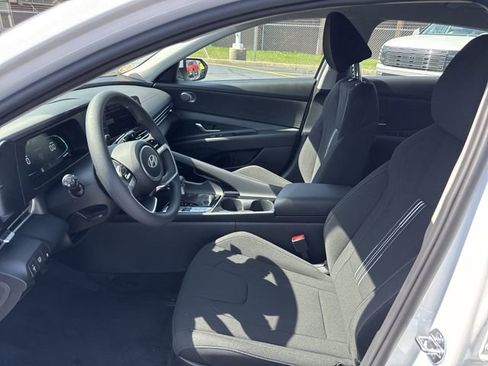 Used 2025 Hyundai Elantra Blue FWD image 9