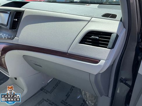 Used 2014 Toyota Sienna XLE image 67