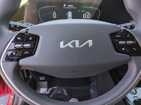 Used 2023 Kia Niro EX FWD image 16
