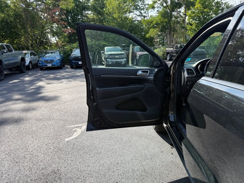 Used 2019 Jeep Grand Cherokee Limited AWD/4WD image 23