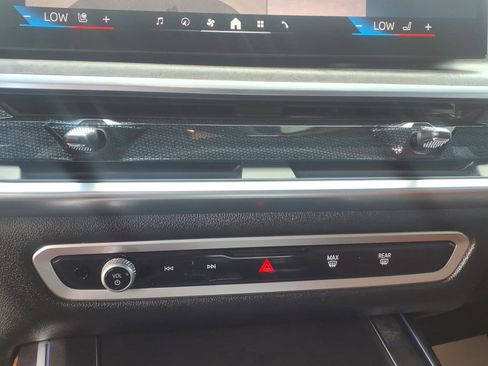 Used 2025 BMW X7 xDrive40i w/ M Sport Package image 10