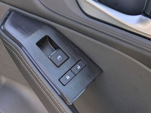 Used 2025 Nissan Rogue SV FWD image 33
