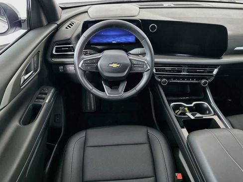 Used 2025 Chevrolet Traverse LT w/ Driver Confidence Package FWD image 10