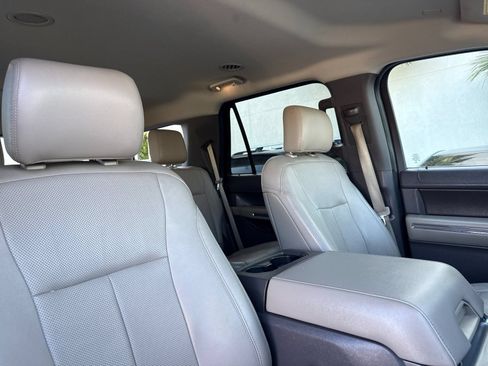 Used 2018 Ford Expedition XLT w/ Equipment Group 201A RWD image 18