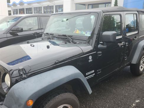 Used 2014 Jeep Wrangler Unlimited Sport w/ Connectivity Group AWD/4WD image 1