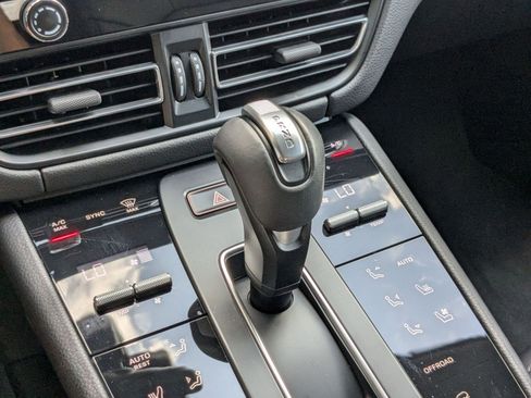 Used 2025 Porsche Macan image 21