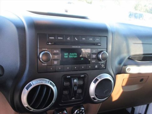 Used 2017 Jeep Wrangler Unlimited Sahara w/ Connectivity Group image 23