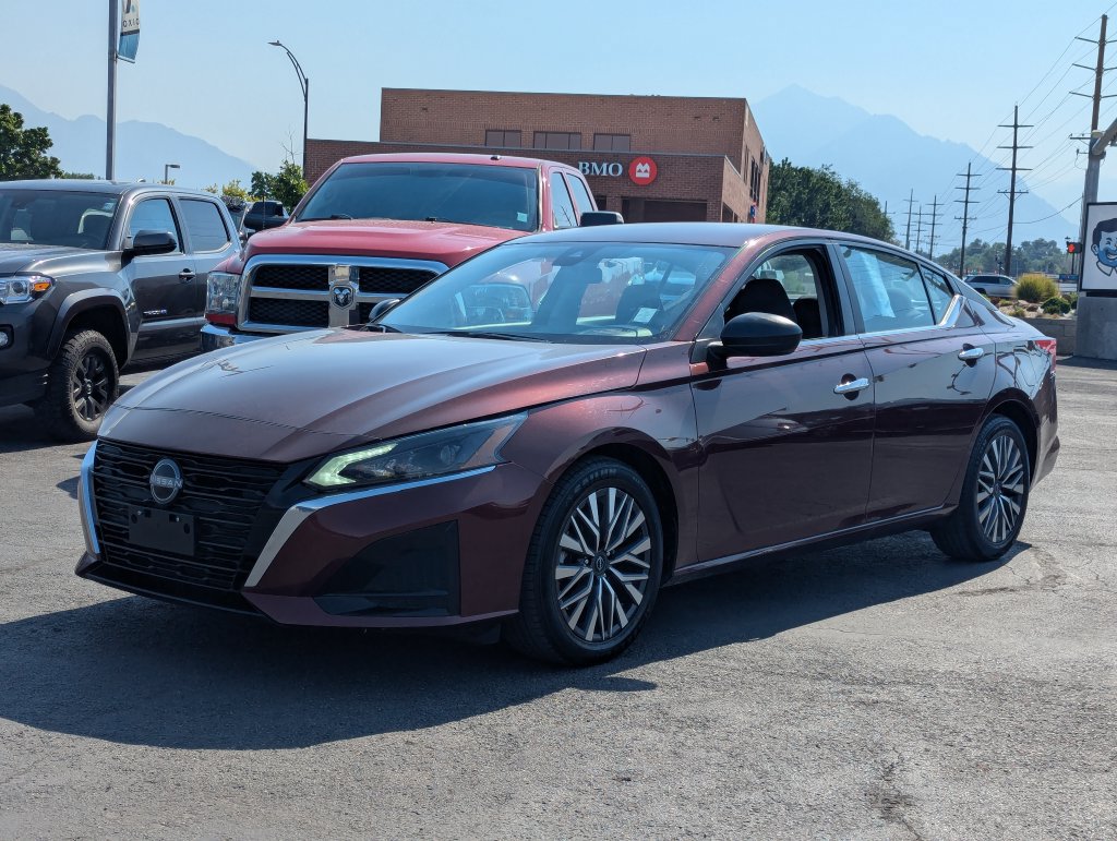 Used 2025 Nissan Altima 2.5 SV FWD image 9