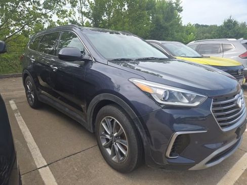 Used 2017 Hyundai Santa Fe SE FWD image 2