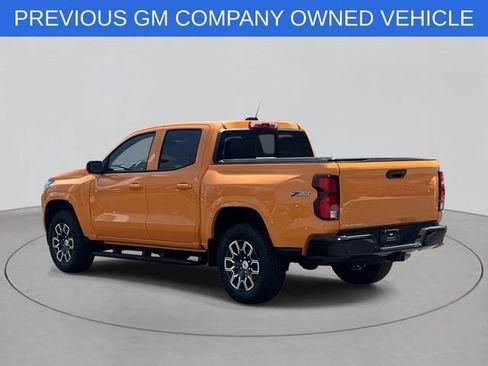 Used 2025 Chevrolet Colorado Z71 w/ Technology Package AWD/4WD image 3