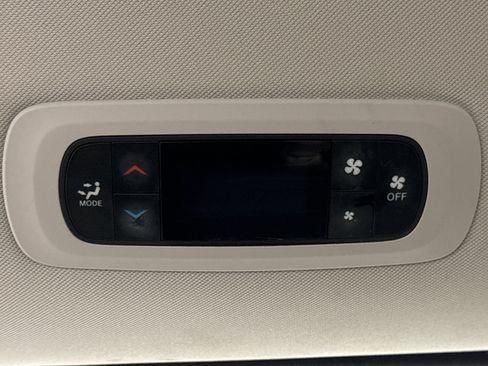 Used 2023 Chrysler Voyager LX FWD image 18