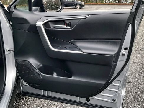 Used 2022 Toyota RAV4 XLE image 27