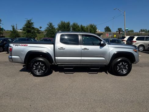 Used 2022 Toyota Tacoma TRD Off-Road AWD/4WD image 9