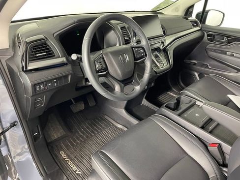 Certified 2025 Honda Odyssey Touring image 3