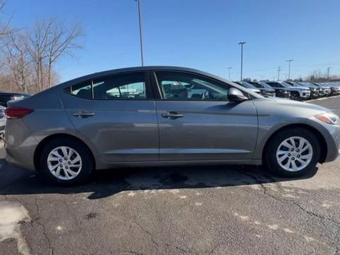 Used 2017 Hyundai Elantra SE w/ Cargo Package image 9