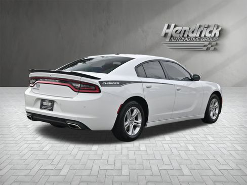 Used 2019 Dodge Charger SXT w/ Driver Confidence Group RWD image 10