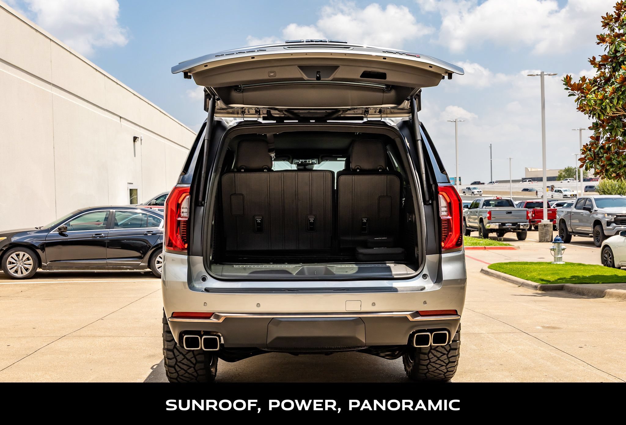 Used 2026 GMC Yukon AT4 Ultimate w/ LPO, Floor Liner Package AWD/4WD image 9