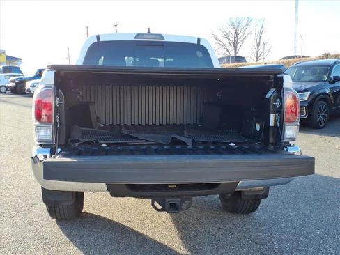 Used 2022 Toyota Tacoma TRD Off-Road image 5