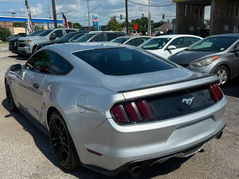 Used 2017 Ford Mustang Premium RWD image 7