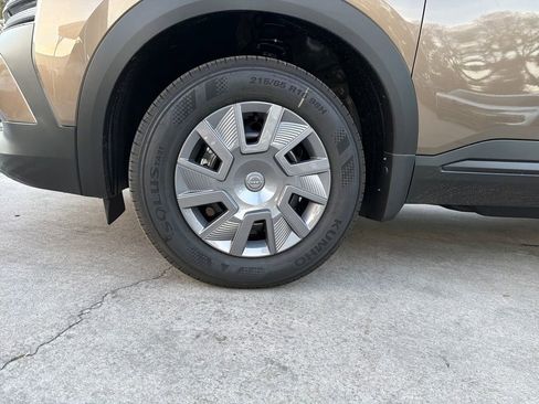 New 2026 Nissan Kicks S image 10