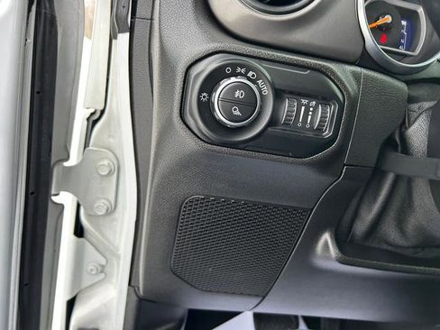 Used 2021 Jeep Gladiator Sport image 18