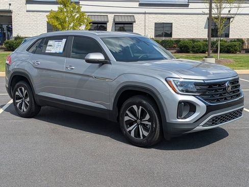 New 2026 Volkswagen Atlas Cross Sport SE FWD image 2