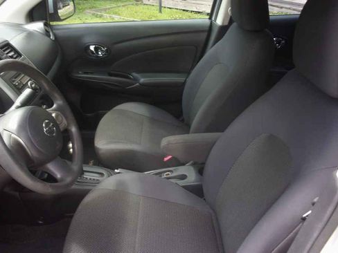Used 2013 Nissan Versa SV image 7