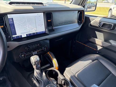 Used 2023 Ford Bronco Badlands image 19