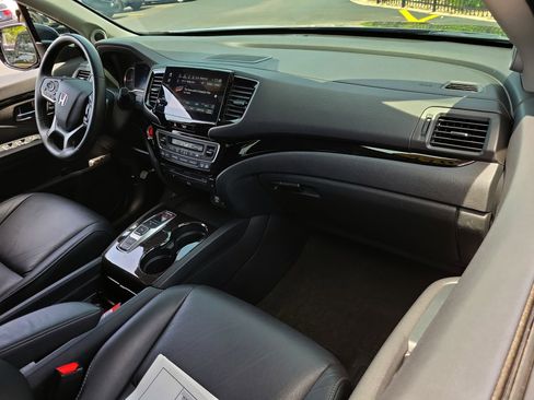 Used 2022 Honda Pilot Touring image 13