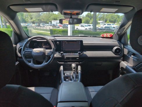 Used 2025 Chevrolet Colorado W/T AWD/4WD image 28