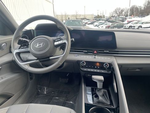 Used 2025 Hyundai Elantra SEL image 33