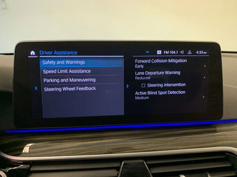 Used 2022 BMW 530i xDrive w/ Premium Package image 43