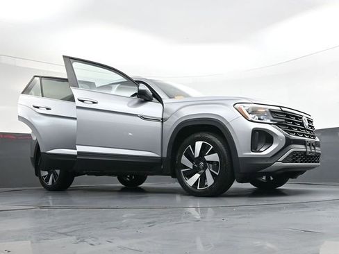 Used 2024 Volkswagen Atlas Cross Sport SE image 44