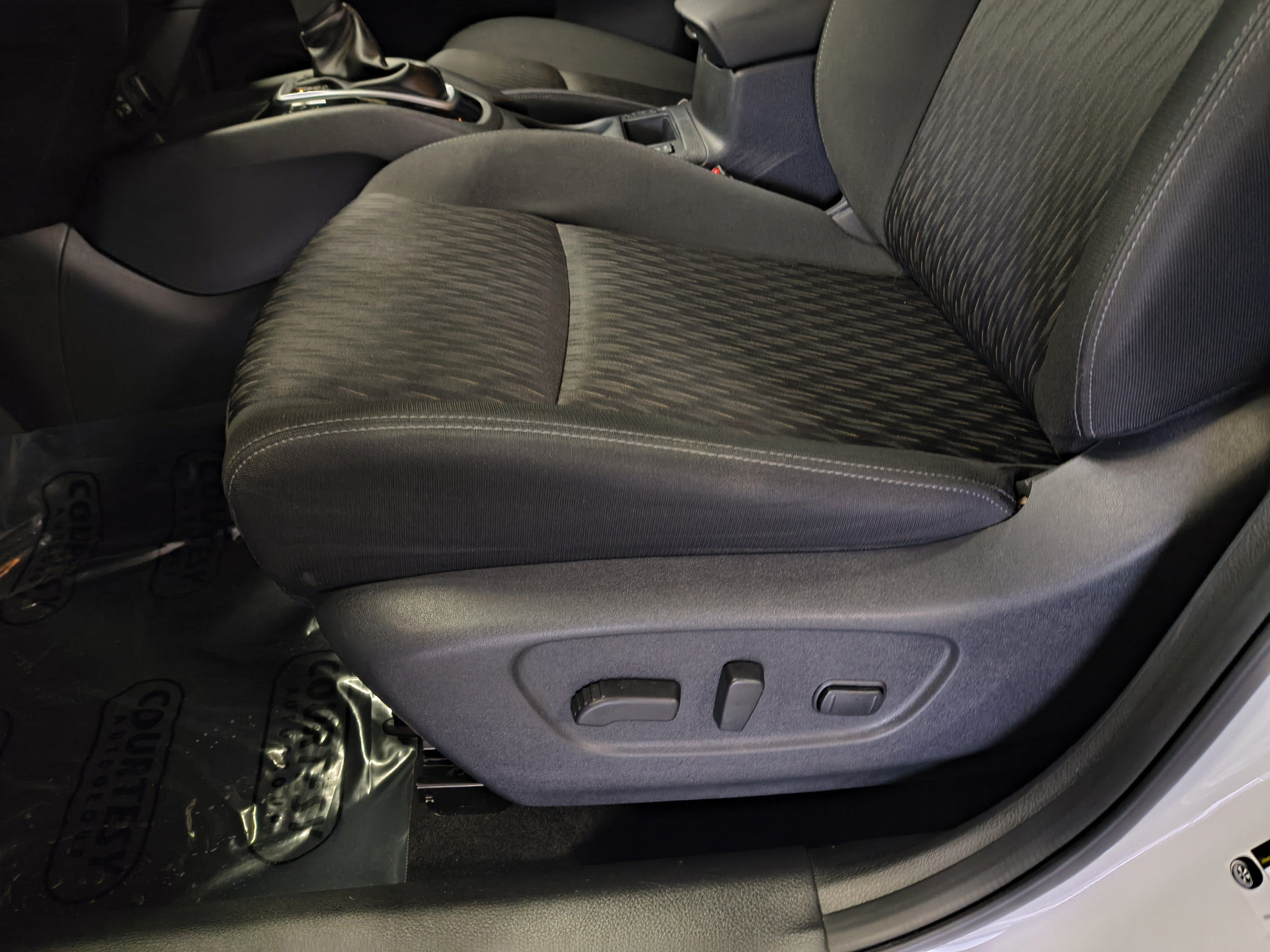 Certified 2020 Nissan Rogue SV FWD image 20