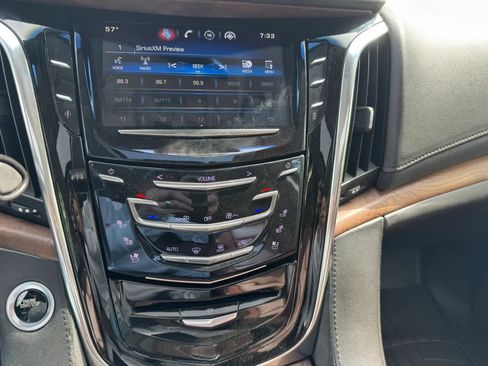 Used 2015 Cadillac Escalade Luxury image 34