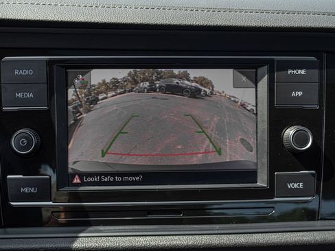 Used 2024 Volkswagen Jetta SE FWD image 17