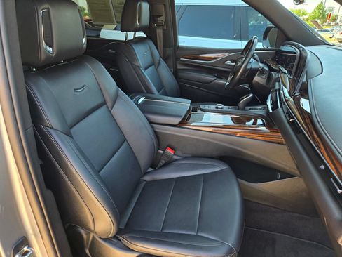 Used 2023 Cadillac Escalade ESV Luxury RWD image 25