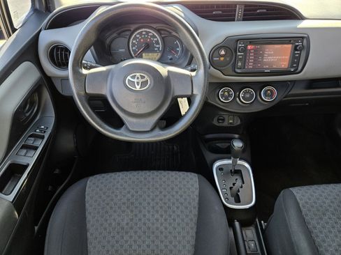 Used 2015 Toyota Yaris L image 9