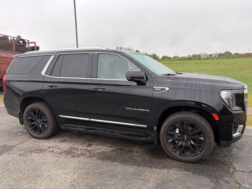 Used 2022 GMC Yukon SLT w/ SLT Luxury Package AWD/4WD image 3