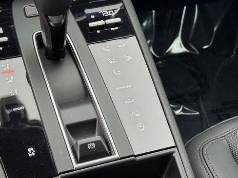 Used 2025 Porsche Macan image 22