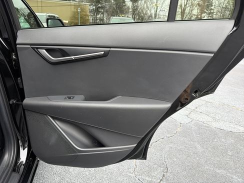 Used 2023 Kia Niro LX image 16