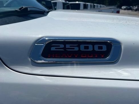 Used 2022 RAM 2500 Big Horn AWD/4WD image 3