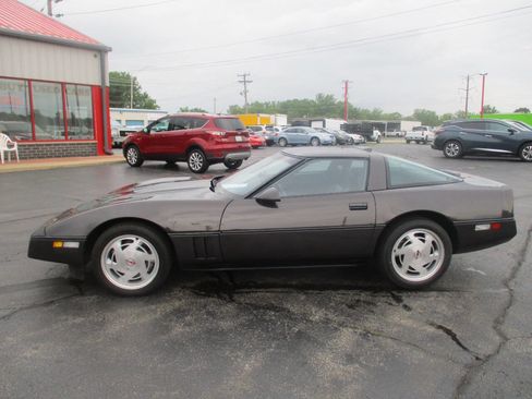 Used 1988 Chevrolet Corvette Coupe RWD image 2